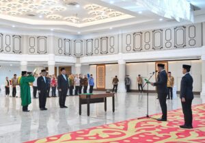 Gubsu Bobby Nasution Lantik Dua Pejabat Eselon II, Ingatkan Jangan Korupsi, Jangan Lupa Diri