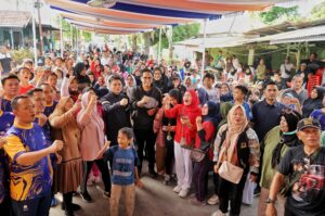 Rico Waas Ikut Jalan Santai Bersama Seribuan Relawan