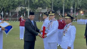 Walikota dan Wakil Walikota Medan Terima Anugerah Kartika Pamong Praja Muda dan Alumni Kehormatan Pendidikan Tinggi Kepamongprajaan dari IPDN