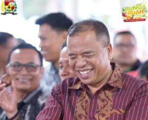 Bupati Karo Antonius Ginting Buka Event Makan Buah Gratis, Diserbu Pengunjung 