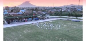 Bupati dan Wakil Bupati Karo Hadiri Penurunan Bendera si Lapangan Samura