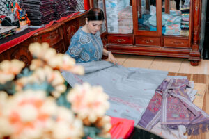 Kahiyang Ayu Kunjungi Rumah Tenun Nadira, Dukung Wastra Khas Tabagsel