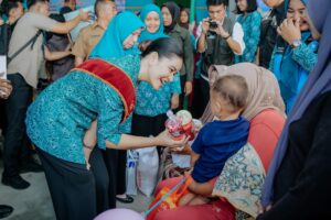 Kahiyang Ayu Kunjungi Dua Posyandu di Langkat,  Kejar Ketercapaian ZeroDose di Sumut