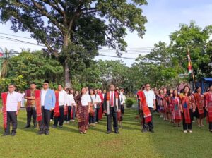 Ulos Satukan Semangat Kemerdekaan di UHKBPNP dan SMA Kampus Nommensen