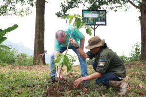 Hari Konservasi Alam Nasional, B Braun Indonesia Tanaman Pohon di Kawasan Pegunungan Sanggabuana, Karawang