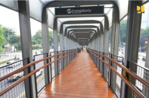 Jembatan Penyeberangan Orang Polda Metro Jaya Sudah Beroperasi Kembali