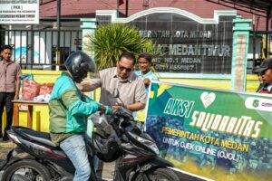 Pemko Medan Bagikan Puluhan Ribu Sarapan kepada Pengemudi Ojol