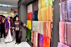 Ketua DWP Sumut Resmikan Galery Wastra ASEPHI di Medan Mall