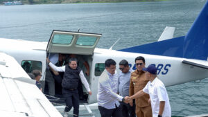 Transportasi Baru di Danau Toba, Bobby Nasution Jajal Pesawat Amfibi