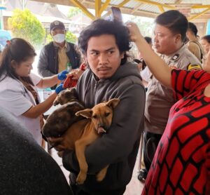 Antisipasi Rabies, Pemkab Karo Vaksinasi Anjing di Desa Bunuraya Tigapanah