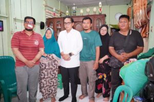 Rico Waas Temui Ojol Korban Penganiayaan Jukir, Pastikan Dishub Medan Tertibkan Jukir Liar