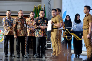 Serahkan 64 SK CPNS IPDN, Sekdaprovsu Tekankan Pentingnya Disiplin, Belajar, dan Networking