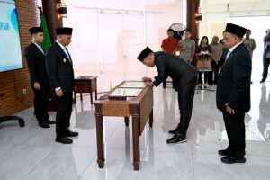 Lantik Dua Direktur PT PSU dan PD AIJ, Wagubsu Minta Pegang Lima Prinsip Ini