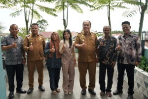 Terhenti di D’Academy 7, Dinda Tetap Jadi Kebanggaan Asahan, Bupati Sambut Kepulangannya di Waroeng Hasturi