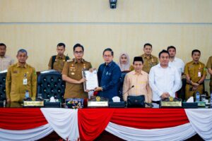 Rico Waas Hadiri Paripurna Pemandangan Umum Fraksi-Fraksi, DPRD Medan Apresiasi Pergeseran Anggaran Untuk Benahi Kawasan Medan Utara