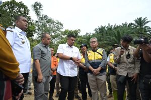 Bobby Nasution Pastikan Perbaikan Jalan Rusak Labura-Toba Mulai Dikerjakan Tahun Ini