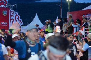 Gubsu Bobby Nasution Lepas Peserta Trail of The Kings, Seribuan di Danau Toba