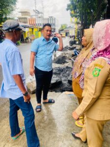 Anggota DPRD Medan Dampingi P3SU Bersihkan Drainase di Tanjung Gusta