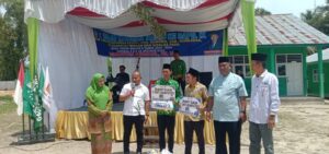 Reses Anggota DPRD Sumut Rahmansyah Sibarani Serahkan Bantuan 18 Komputer dan 4 Laptop