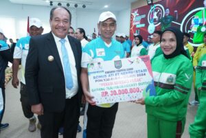 Bupati Asahan Serahkan Penghargaan kepada Insan Olahraga Berprestasi PON Aceh-Sumut 2024