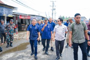 Drainase di Persimpangan Jalan Sicanang Tersumbat, Wakil Walikota Medan  Minta Segera Normalisasi