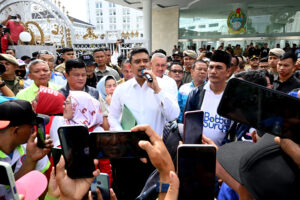 Temui Massa Aksi di Depan Kantor Gubsu Bobby Nasution Dukung Tuntutan Buruh