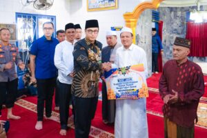 Safari Jumat di Masjid Al-Falah, Rico Waas Respon Keluhan Masyarakat