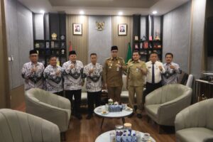 Silaturahmi Dengan PGRI, Rico Waas: Perkembangan Teknologi dan Keterbukaan Informasi Tantangan Dalam Pendidikan