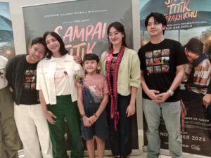 Pemain Film Sampai Titik Terakhirmu Sapa Penggemar di Medan Disambut Ratusan Penonton