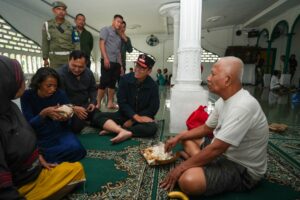 Hujan Mulai Reda, Rico Waas Kunjungi Pengungsi dan Percepat Evakuasi Warga