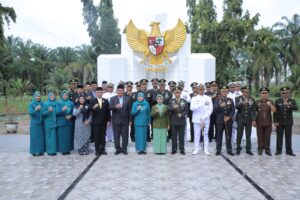 Forkopimda Asahan Peringati Hari Pahlawan dengan Upacara dan Ziarah di TMP Kisaran