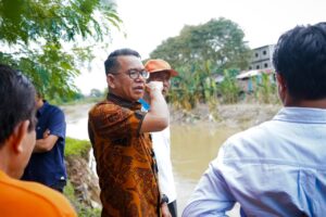 Zakiyuddin Harahap Tinjau Pinggiran Sungai Deli yang Tergerus, Minta Segera Dibangun Bronjong