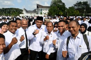 Gubsu Bobby Nasution Serahkan SK 11.625 PPPK Paruh Waktu