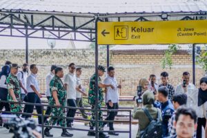 Pastikan Pelayanan Mudik Natal dan Tahun Baru, Rico Waas Bersama Bobby Nasution Tinjau Stasiun Medan