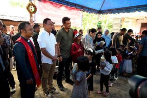Bobby Nasution Bersama Kahiyang Ayu Hadiri Perayaan Natal di Tapsel, Pastikan Akan  Bantu Biaya Pendidikan Korban Bencana Banjir dan Longsor