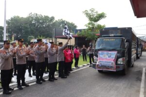Polres Labuhanbatu Kirim Bantuan Kemanusiaan untuk Korban Banjir di Medan dan Langkat