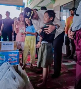 Rico Waas Tinjau Kelurahan Harosari II yang Warganya Masih Mengungsi