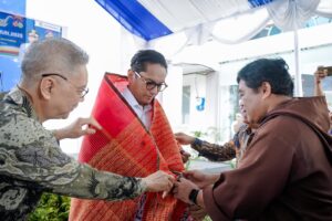 Safari Natal di Gereja Katolik Paroki Santo Antonius Dari Padua Hayam Wuruk Medan, Rico Waas Ajak Warga Saling Menguatkan dan Memulihkan Pascabanjir