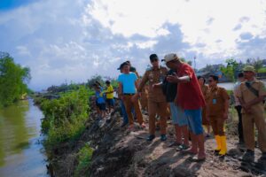 Rico Waas Tinjau Tanggul Jebol di Medan Labuhan, Perbaikan Langsung Dilakukan Sepanjang Satu Kilometer