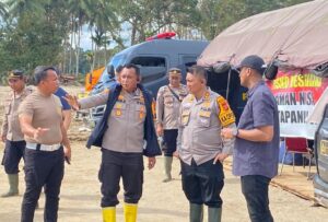 Kapolres Labuhanbatu Turun Langsung Salurkan Bantuan Kemanusiaan untuk Korban Bencana di Tapsel