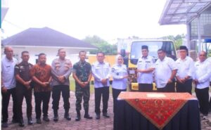 Bupati Labuhanbatu Serahkan Tiga Truk Sampah untuk Kecamatan Rantau Utara
