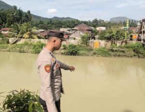 Antisipasi Dampak Cuaca Ekstrem, Polres Labuhanbatu Pantau Debit Air Sungai
