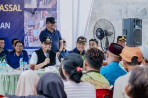 Sapa Warga di Medan Helvetia, Rico Waas Beri Solusi Akta Hilang Akibat Banjir