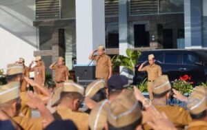 Apel Pagi, Bupati Karo Mengajak Seluruh ASN Bersama-sama Menciptakan Suasana Kerja yang Membanggakan