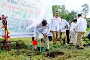 Gubsu Nobby Nasution Tanam Satu Juta Pohon Bersama Utusan Khusus Presiden
