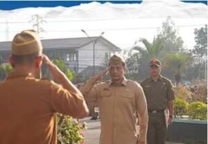 Sekdakab Karo Pimpin Apel Gabungan, Tekankan Peningkatan Kinerja Tahun 2026 Melalui Evaluasi Kinerja 2025