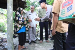 Kapolres Labuhanbatu Bantu Warga Kurang Mampu di Rantauprapat