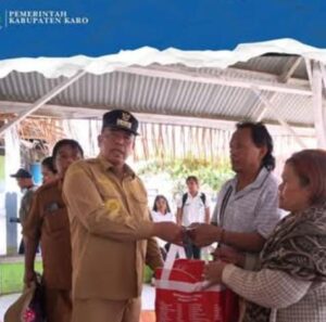 Bupati Karo Tinjau Lokasi Kebakaran dan Salurkan Bantuan di Desa Lingga  ​