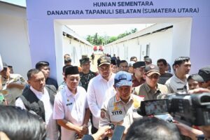 Gubsu Bobby Nasution Dampingi Mendagri Resmikan Huntara dan Penyerahan Bantuan Dana Tunggu Hunian di Tapsel