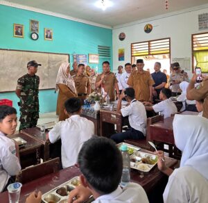 Wakil Bupati Asahan Tinjau Program Makan Bergizi Gratis Hari Kedua di UPTD SMP Negeri 2 Silau Laut